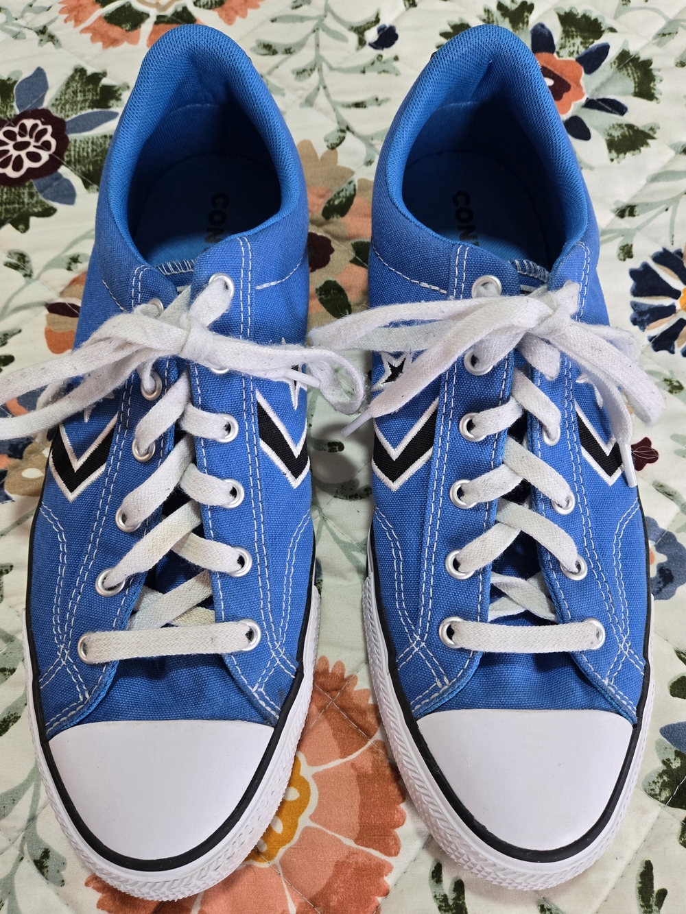 Converse Bright Blue and White Canvas Sneakers with White Laces - Used